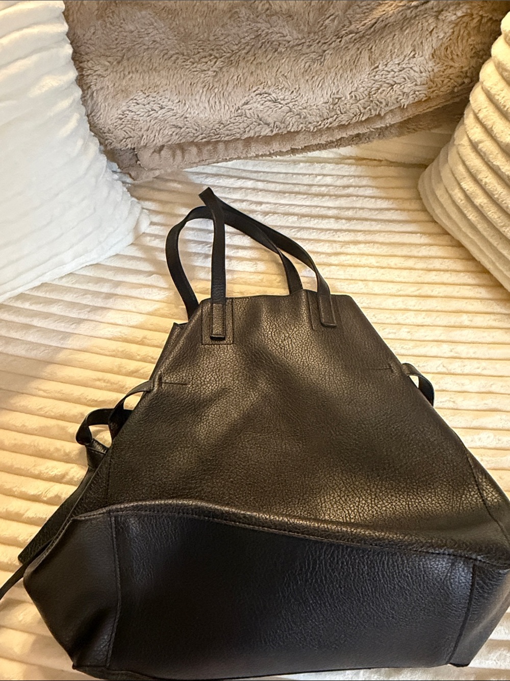 Banana Republic Classic Black Leather Tote Bag - Versatile Everyday Carry